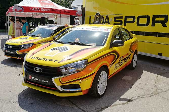 автомобили "LADA Sport Rosneft"