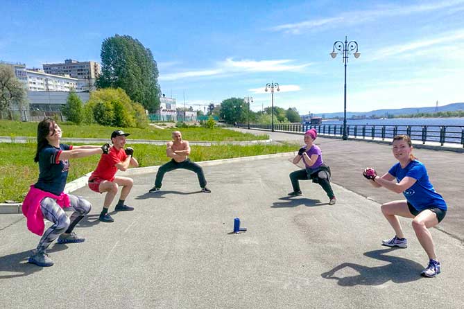 спортивная тренировка на набережной Комсомольского района