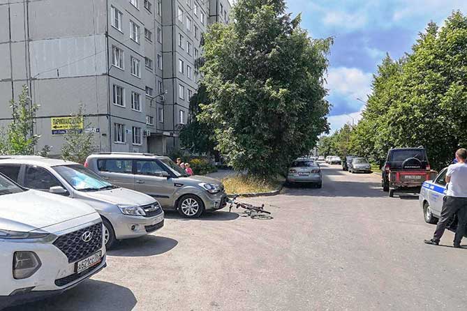 В Тольятти на улице Льва Толстого водитель автомобиля сбила 14-летнюю велосипедистку