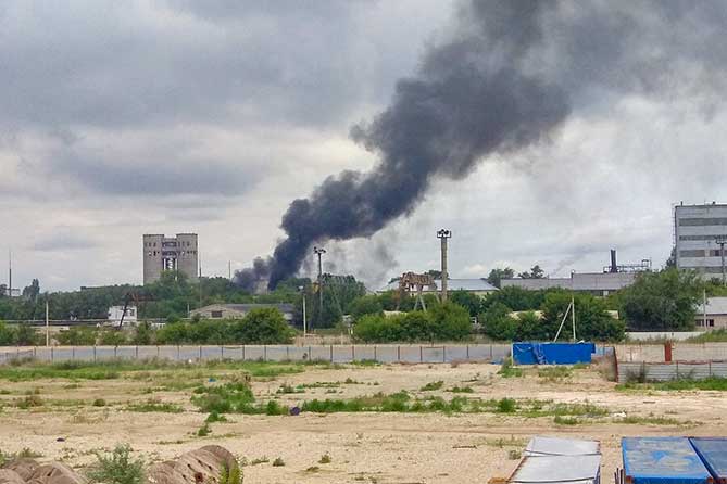 В Тольятти на территории бывшего завода «КуйбышевФосфор» ликвидировали пожар повышенной сложности