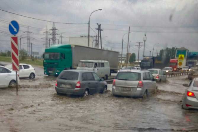 Федеральные дорожники ликвидировали последствия подтопления трассы М-5 в Тольятти 5 августа 2019 года