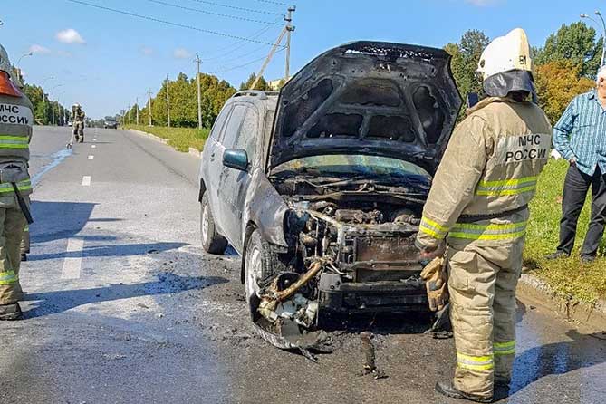 В Автозаводском районе Тольятти загорелся автомобиль во время движения 30 августа 2019 года