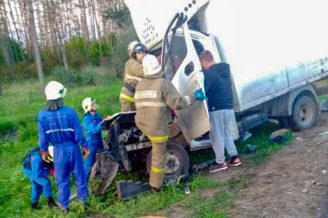 Столкновение двух грузовиков на М-5 13 августа 2019 года: Понадобилась помощь спасателей Тольятти