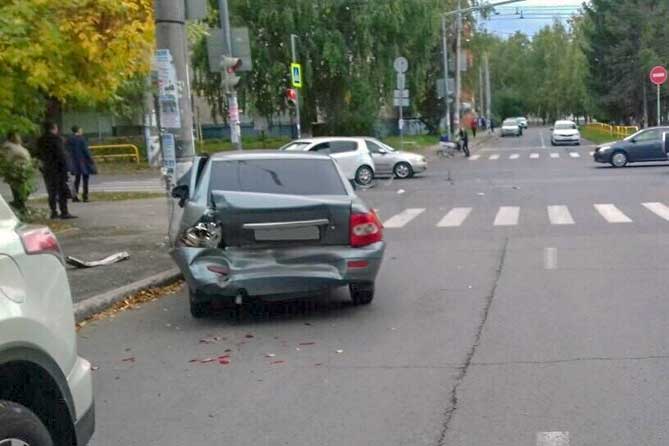 Две женщины не поделили перекресток в Тольятти: Пострадала водитель и три автомобиля