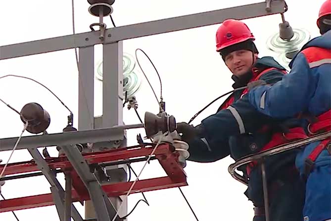 В Тольятти 25-метровый ветер повредил линии электропередачи: Были обесточены водяные скважины