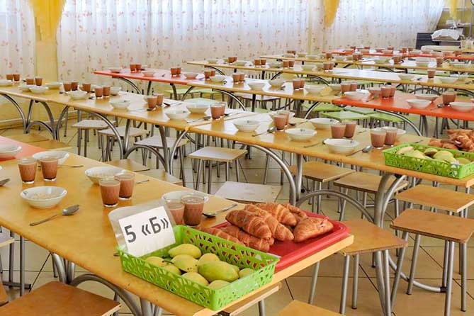 Дети выбирают: Школьников Тольятти кормят кашей и стейками
