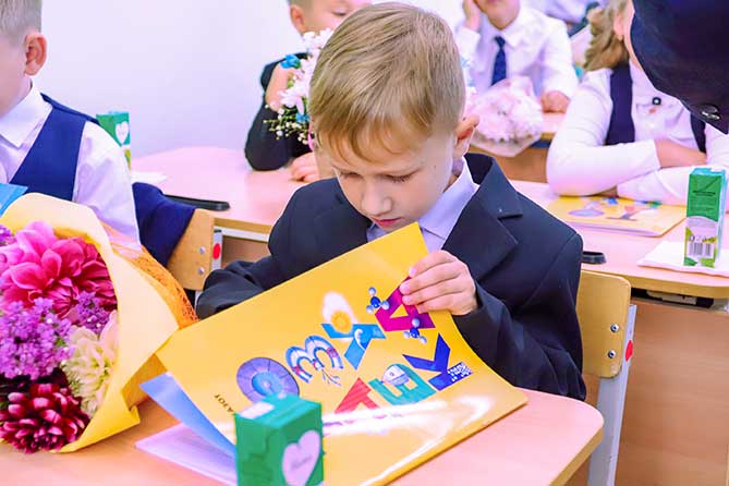 ТОАЗ подарил тольяттинским школьникам ТОАЗбуку