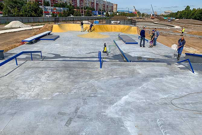 строительство скейтплощадки в парке в честь 50-летия АВТОВАЗа