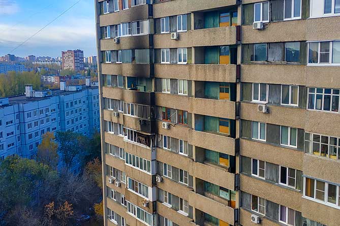 В Тольятти ночью 12 октября произошел пожар в квартире многоэтажного дома