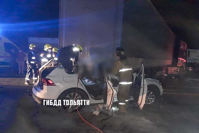 В Тольятти на Обводном шоссе в аварии с участием трех автомобилей и грузовика погиб водитель иномарки